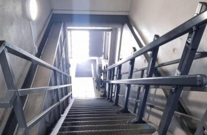 Location Local commercial 1500m&sup2; 1 pi&#232;ce Le Port