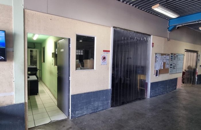 Location Local commercial 1500m&sup2; 1 pi&#232;ce Le Port