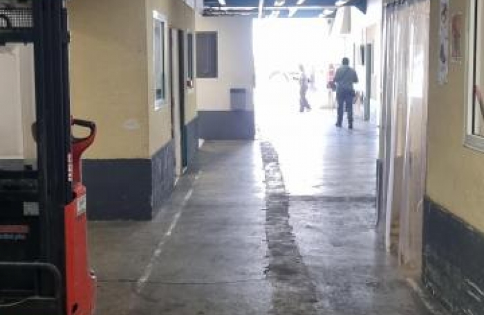 Location Local commercial 1500m&sup2; 1 pi&#232;ce Le Port