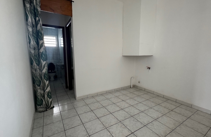 À louer 4360 € par mois à Saint-Denis : de 208m2