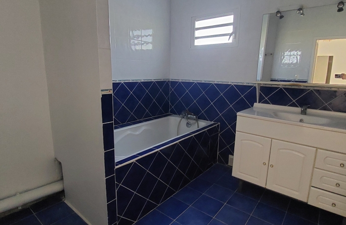 Villa T6 à Saint-Benoit proche GHER