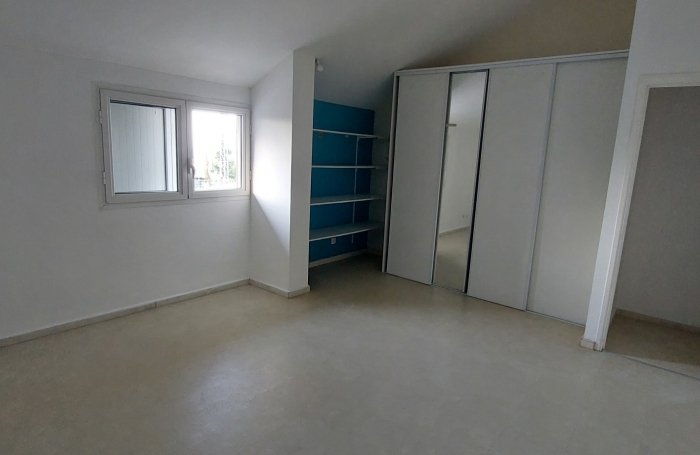 Villa T6 à Saint-Benoit proche GHER