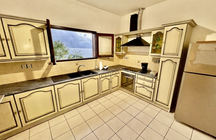 PETITE ILE 97429 - VILLA F3 + SOUS SOL AMÉNAGÉ - CONFORTABLE - SPACIEUSE - QUARTIER CALME