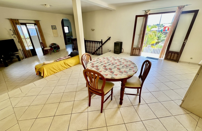 PETITE ILE 97429 - VILLA F3 + SOUS SOL AMÉNAGÉ - CONFORTABLE - SPACIEUSE - QUARTIER CALME