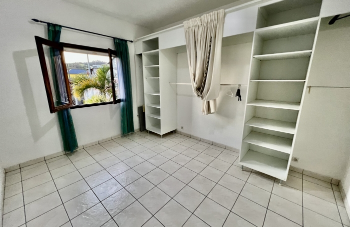 PETITE ILE 97429 - VILLA F3 + SOUS SOL AMÉNAGÉ - CONFORTABLE - SPACIEUSE - QUARTIER CALME