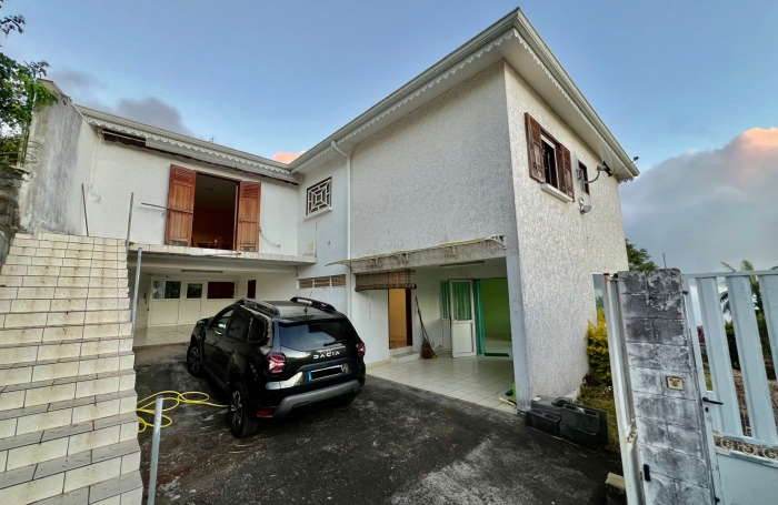 PETITE ILE 97429 - VILLA F3 + SOUS SOL AMÉNAGÉ - CONFORTABLE - SPACIEUSE - QUARTIER CALME