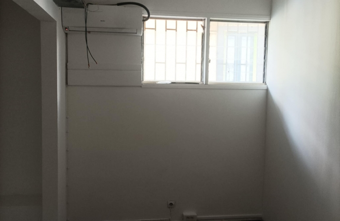 Location Local commercial 67m&sup2; 3 pi&#232;ces Sainte Clotilde