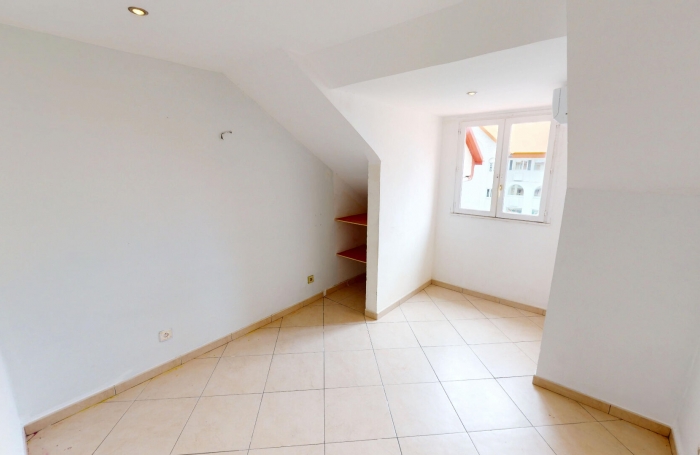 Vente Appartement 98m&sup2; 5 pi&egrave;ces Saint Denis