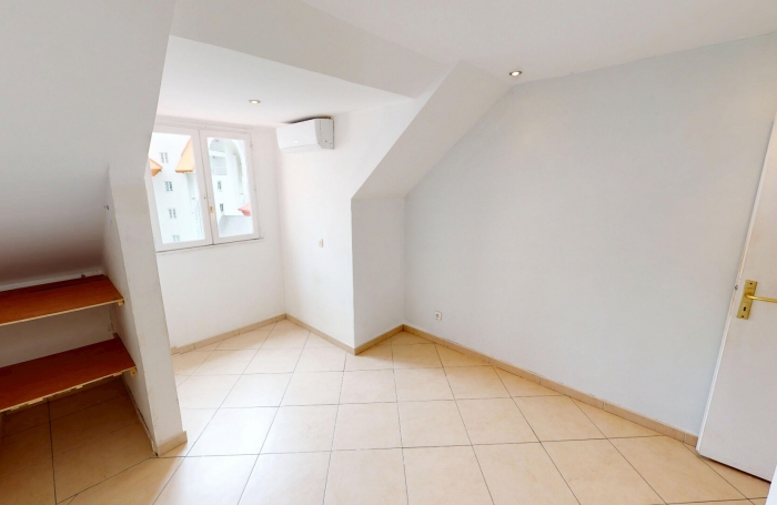 Vente Appartement 98m&sup2; 5 pi&egrave;ces Saint Denis
