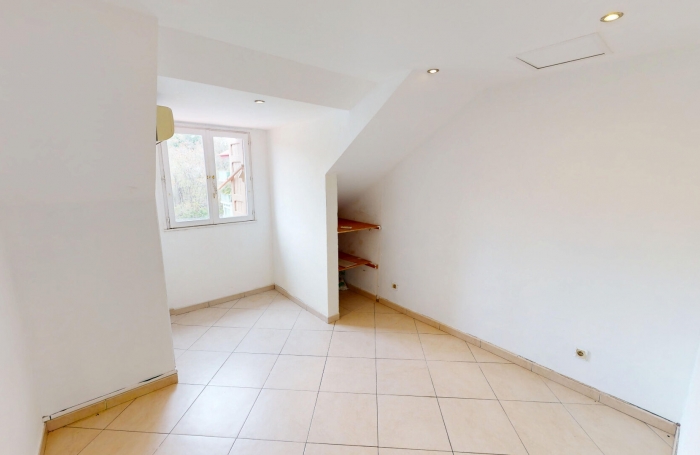 Vente Appartement 98m&sup2; 5 pi&egrave;ces Saint Denis