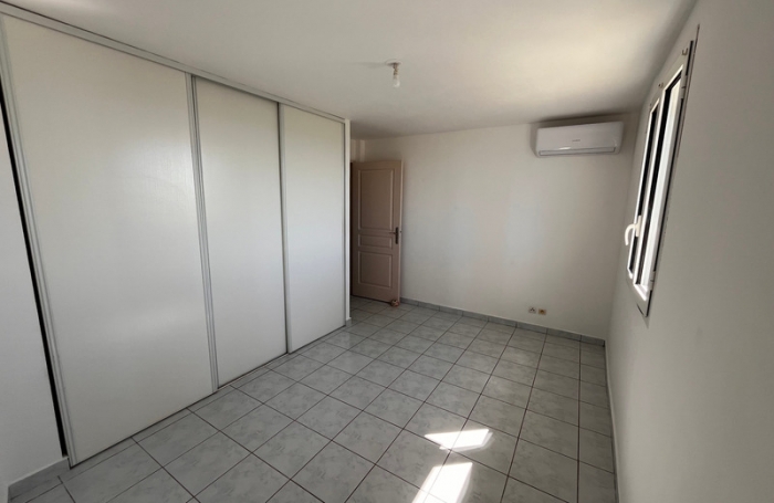 Vente Appartement 90m&sup2; 4 pi&#232;ces Sainte Suzanne