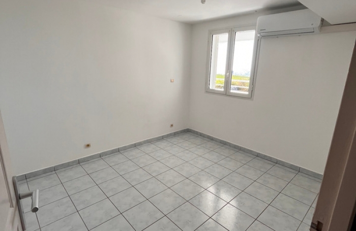 Vente Appartement 90m&sup2; 4 pi&#232;ces Sainte Suzanne