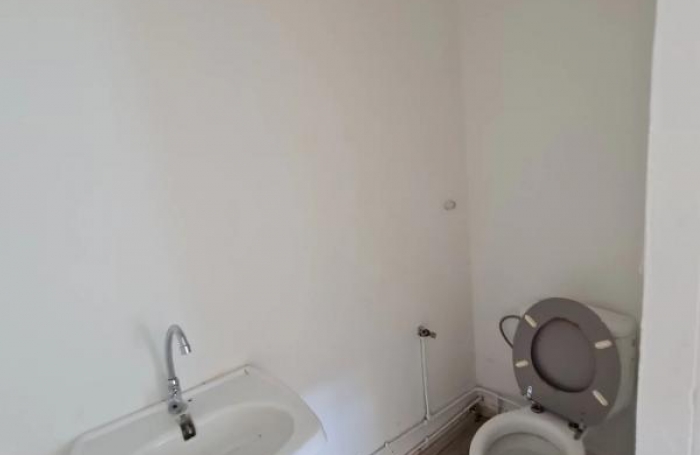 Location Local commercial 75m&sup2; 2 pi&#232;ces Saint Paul