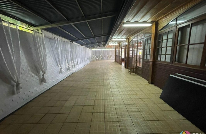 Location Local commercial 316m&sup2; 2 pi&#232;ces Saint-Benoît