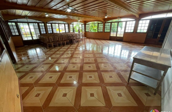 Location Local commercial 316m&sup2; 2 pi&#232;ces Saint-Benoît