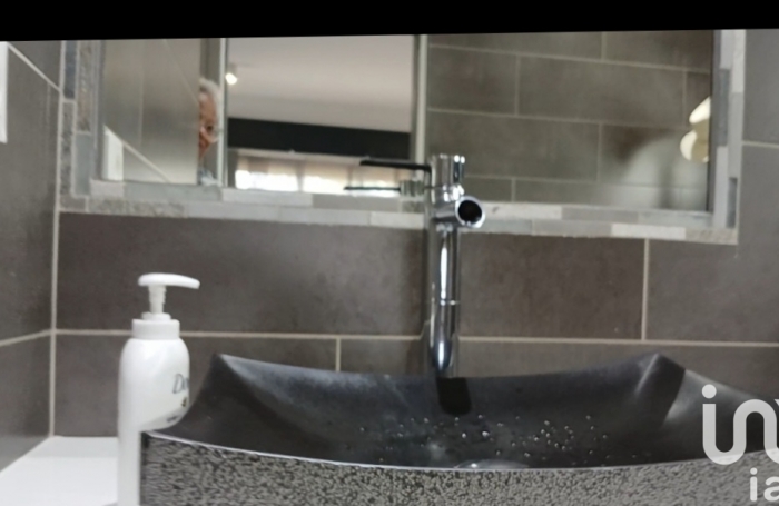 Vente Divers 102m&sup2; 3 pi&#232;ces Saint Joseph