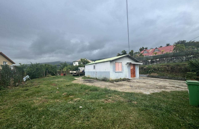 VILLA T3 AVEC TRAVAUX - ST LOUIS GOL LES HAUTS