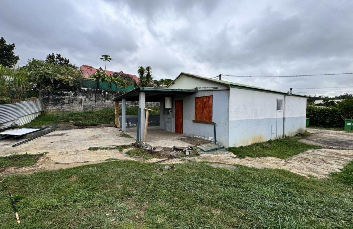 VILLA T3 AVEC TRAVAUX - ST LOUIS GOL LES HAUTS