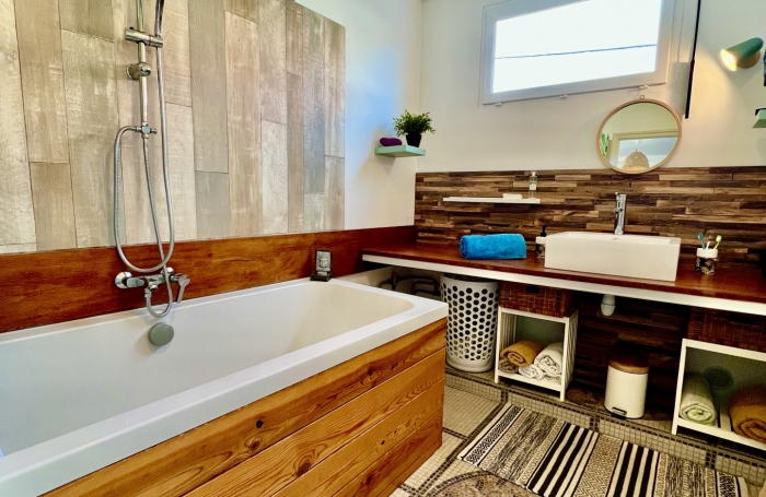 TAMPON 97430 - VILLA ATYPIQUE - BEAUX VOLUMES - VASTE PARCELLE - QUARTIER RÉSIDENTIEL