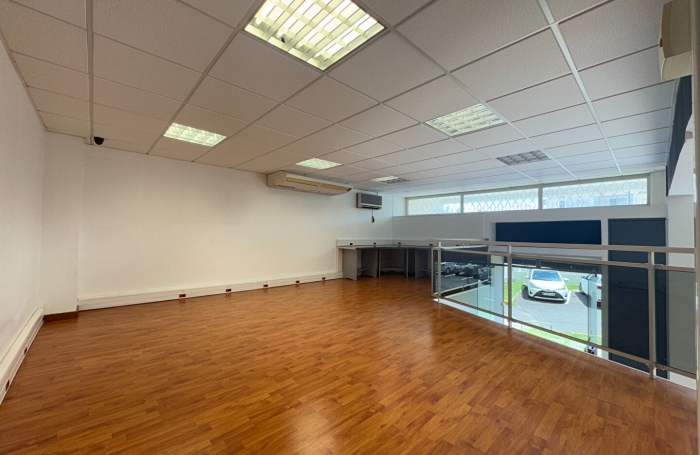 Location Local commercial 101.27m² Saint Denis