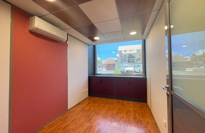 Location Local commercial 101.27m² Saint Denis