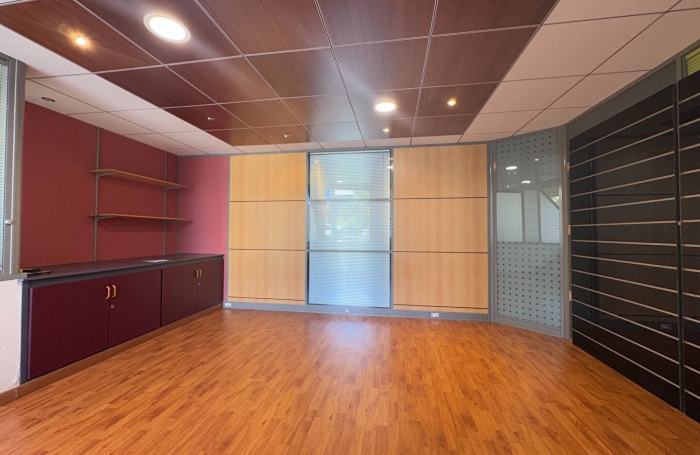 Location Local commercial 101.27m² Saint Denis
