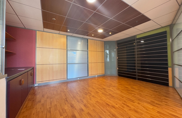 Location Local commercial 101.27m² Saint Denis