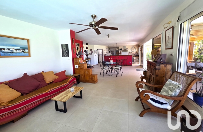 Vente Maison 161m&sup2; 4 pièces Saint Gilles les Bains