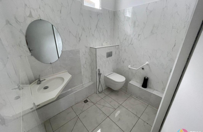 Location Bureaux 70m&sup2; 5 pi&#232;ces Saint Denis