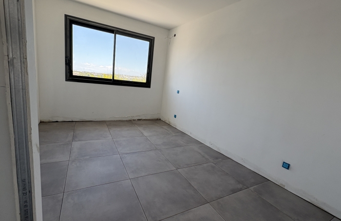 Maison neuve avec terrasse piscine 5 pièces à louer 1700 € par mois à Sainte-Suzanne