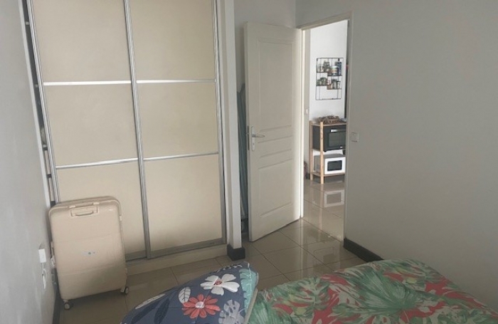 T2 VUE MONTAGNE STE CLOTILDE centre LOUE actuellement