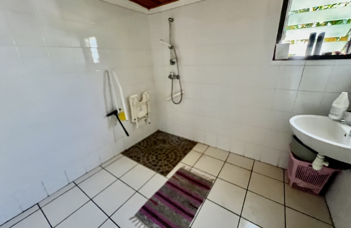 SAINT JOSEPH 97480 - MAISON DE PLAIN PIED - HABITABLE - SECTEUR PRISE