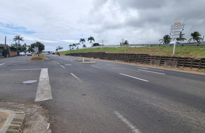 Location Local commercial 300m&sup2; 1 pi&#232;ce Sainte Suzanne