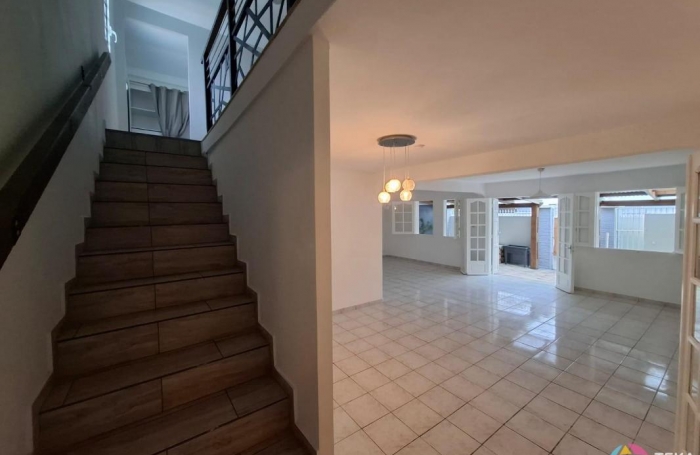 Location Maison 142m&sup2; 6 pi&#232;ces Saint André