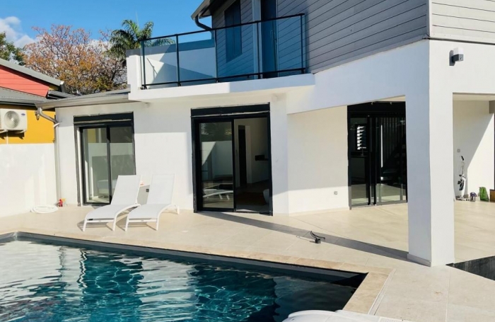 Vente Maison 122m&sup2; 5 pi&#232;ces Saint Gilles les Bains