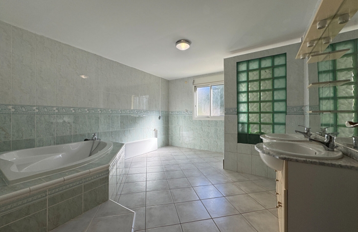 Location Maison 305.12m² 8 pièces Saint Denis