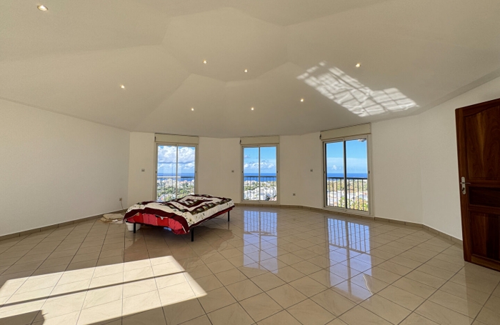 Location Maison 305.12m² 8 pièces Saint Denis