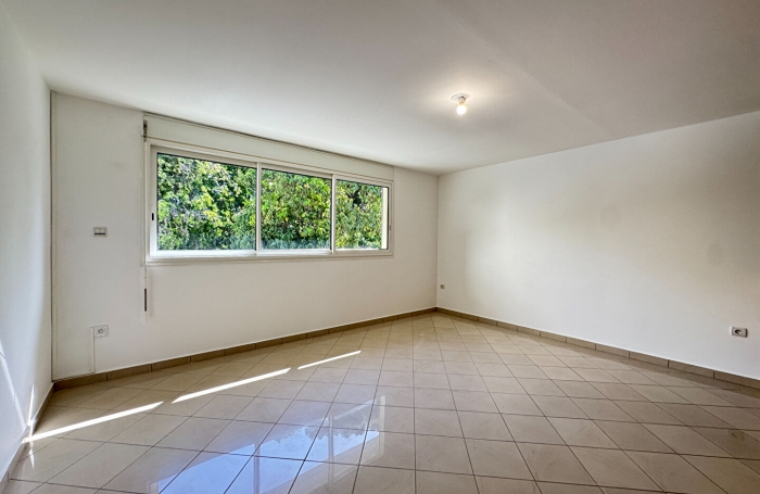 Location Maison 305.12m&sup2; 8 pi&egrave;ces Saint Denis