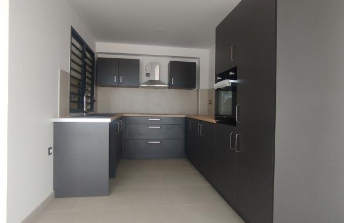 Location Appartement 94.6m&sup2; 4 pi&#232;ces Saint Gilles les Bains