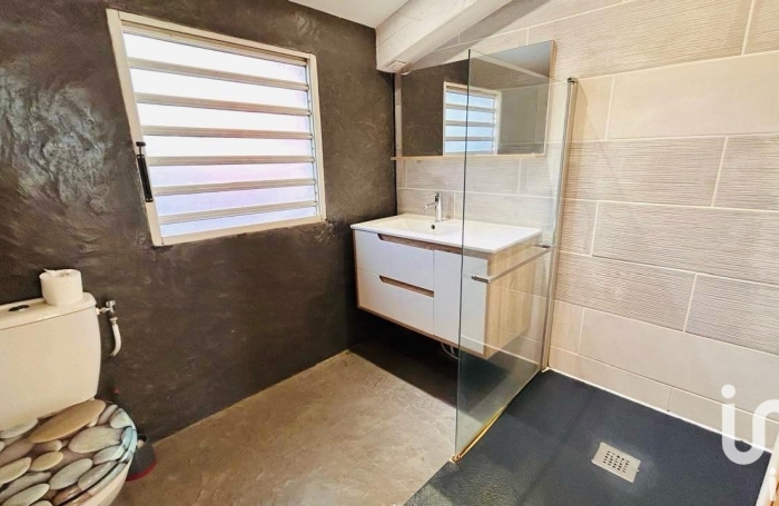 Vente Local commercial 41m&sup2; 2 pi&#232;ces Saint-Pierre