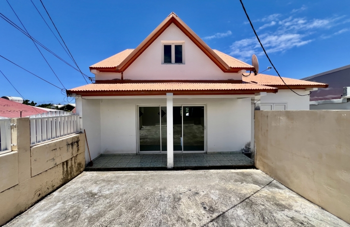 SAINT JOSEPH 97480 - VILLA &Agrave; &Eacute;TAGE - BEAUX VOLUMES - MAGNIFIQUE VUE MER - PROCHE ETABLISSEMENTS SCOLAIRE