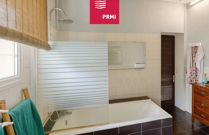 Vente Maison 144m&sup2; 6 pi&egrave;ces Saint Gilles les Bains