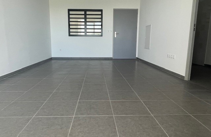 T2  PRESQUE NEUF  VUE MER GRANDE MONTEE  STE MARIE SOUMIS A CONDITIONS DE RESSOURCES