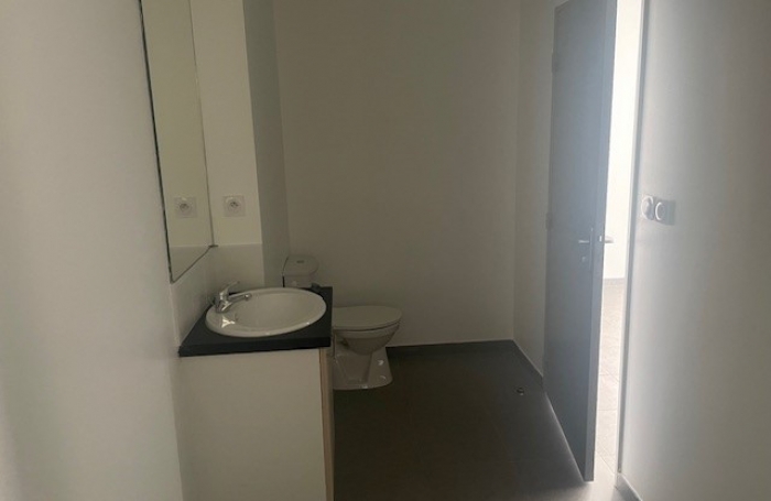 T2  PRESQUE NEUF  VUE MER GRANDE MONTEE  STE MARIE SOUMIS A CONDITIONS DE RESSOURCES