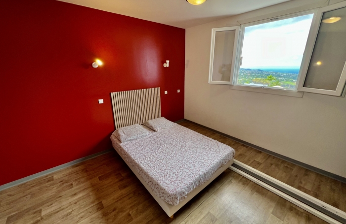 ENTRE DEUX 97414 - MAISON À ÉTAGE - BEAUX VOLUMES - PISCINE - BELLE VUE