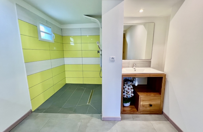 ENTRE DEUX 97414 - MAISON À ÉTAGE - BEAUX VOLUMES - PISCINE - BELLE VUE