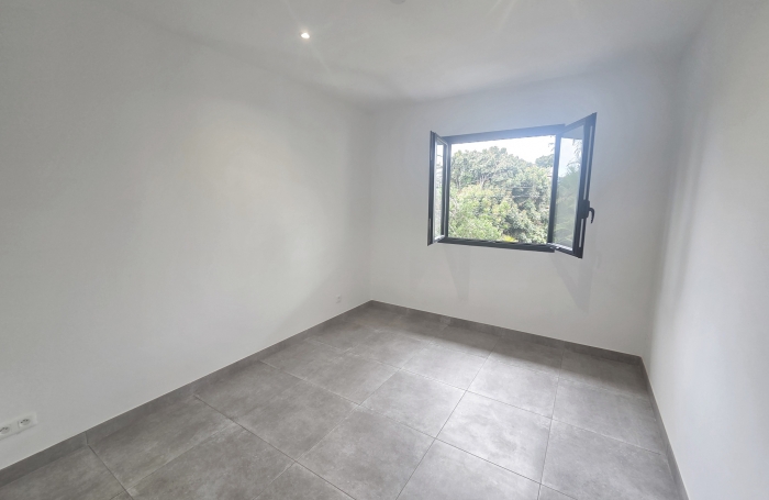 A louer villa F4 neuve St Gilles les Hauts