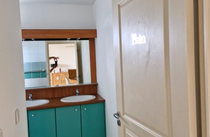 &Agrave; Saint-Denis, appartement meubl&eacute;  &agrave; louer pour famille avec enfant