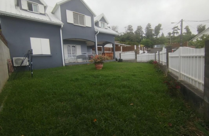 Location Maison 205.87m&sup2; 5 pièces Sainte Clotilde