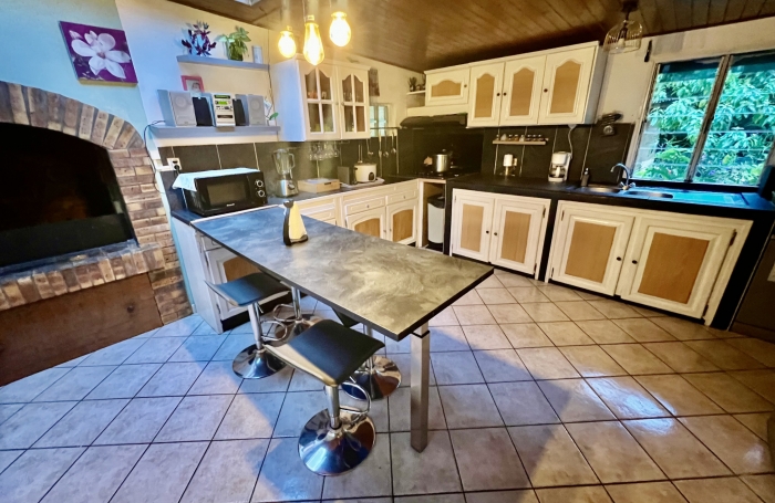 PETITE ILE 97429 - MAISON F5 LUMINEUSE - A ETAGE - VASTE TERRAIN - AU CALME